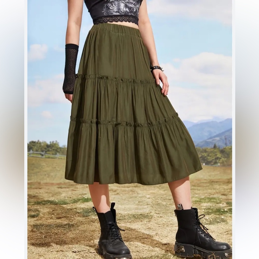 Boutique -Olive Green Tier Ruffle Hem Layer
Maxi Skirt-NWOT-Sz L-Boho-Gypsy - Picture 3 of 11